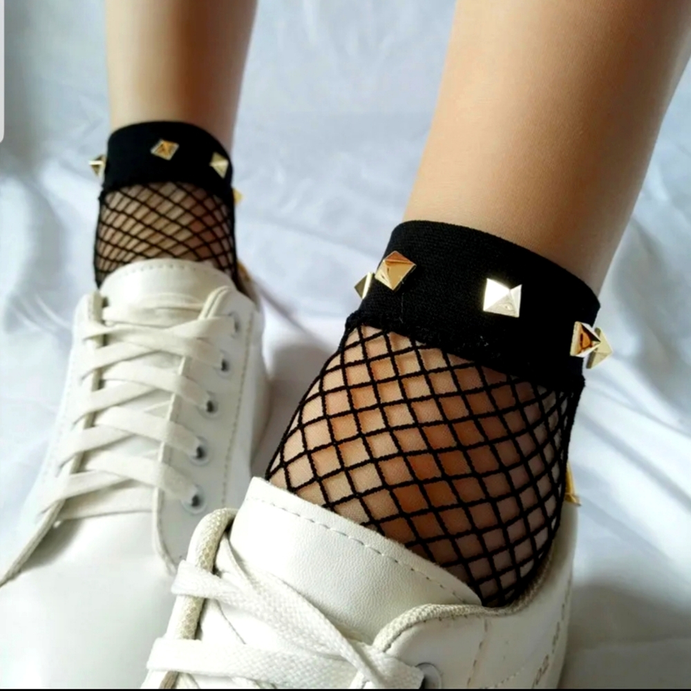 Socks mesh . Not valentino.  Fit 5 to 11 Us